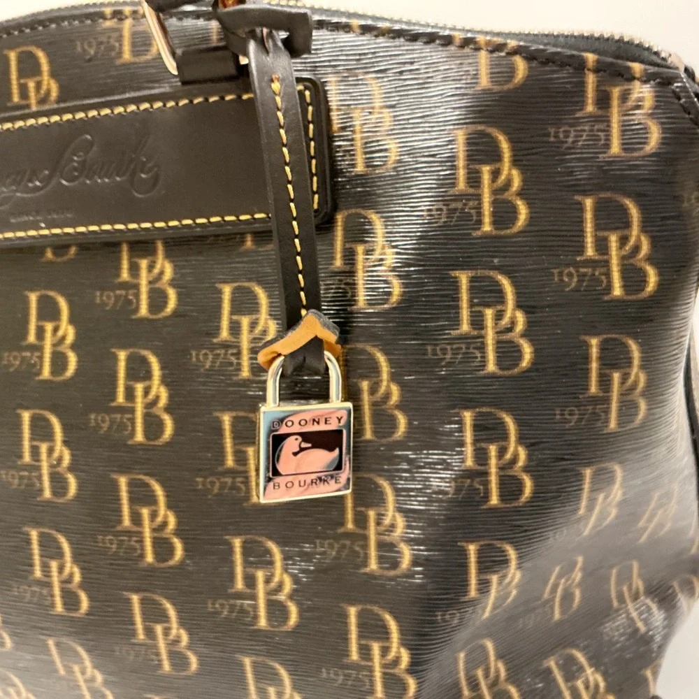 Dooney & Bourke 1975 Signature Vanessa Tote, Original COA, Dust Bag Vintage NWT - Picture 12 of 16